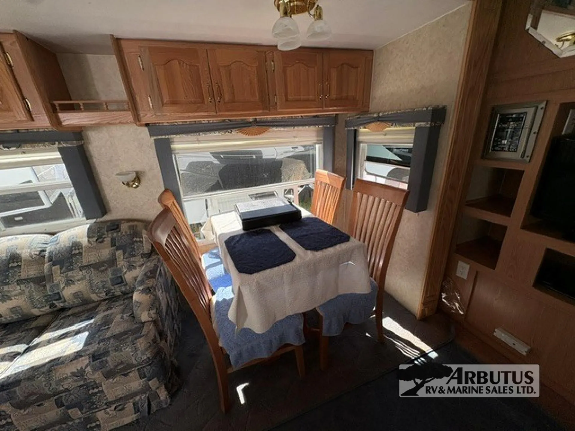 2005 Forest River Wildcat 27RL — Photo 5