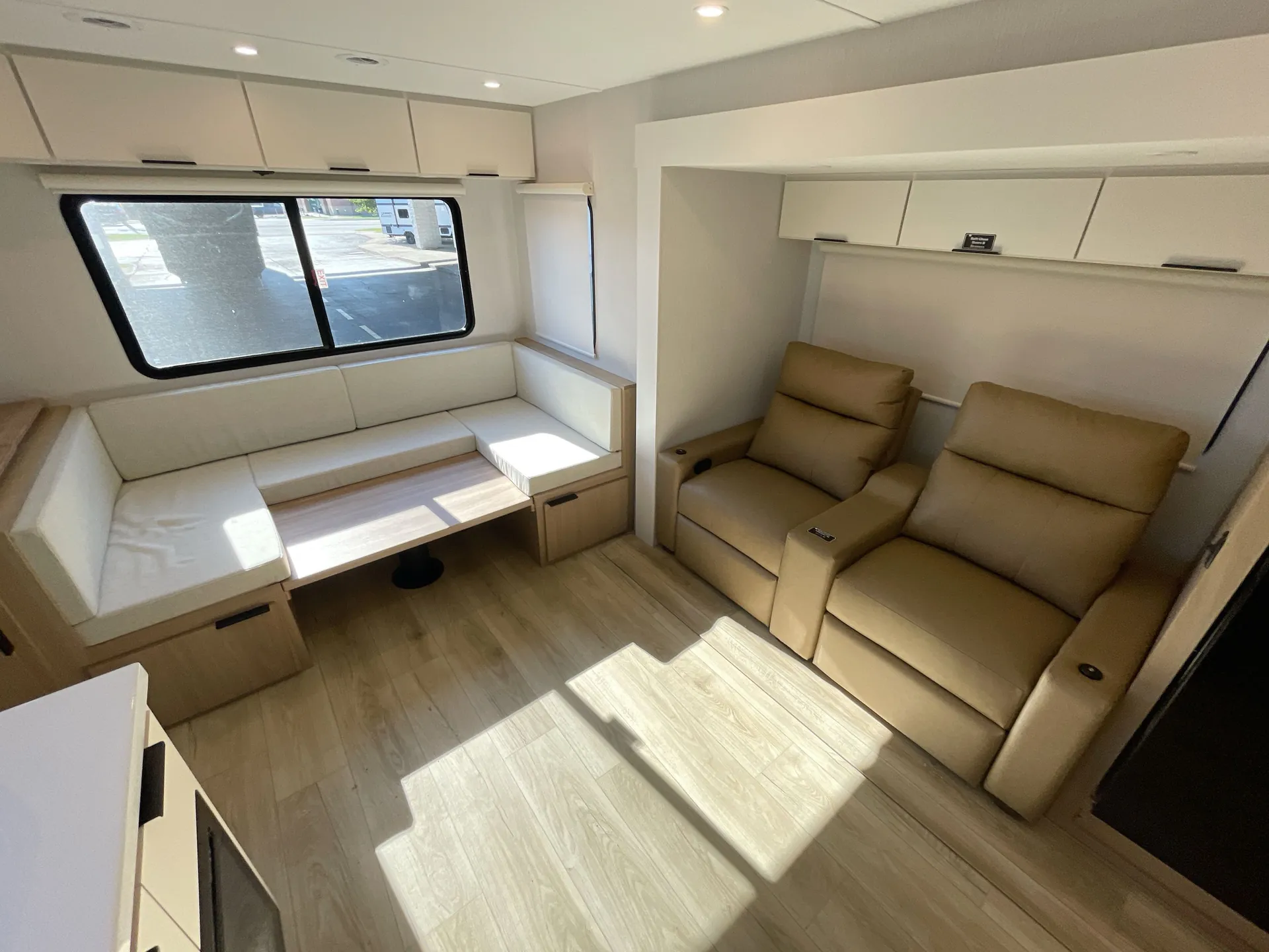 2026 Winnebago Thrive 25RLS - Photo 4