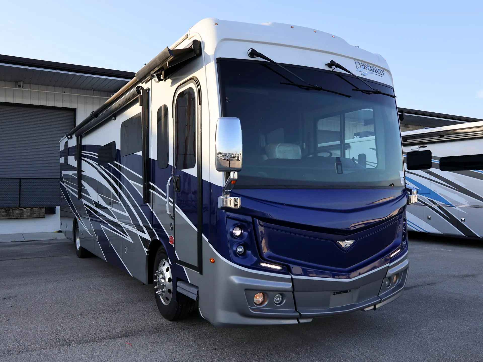2025 Fleetwood Discovery 38W - Photo 2