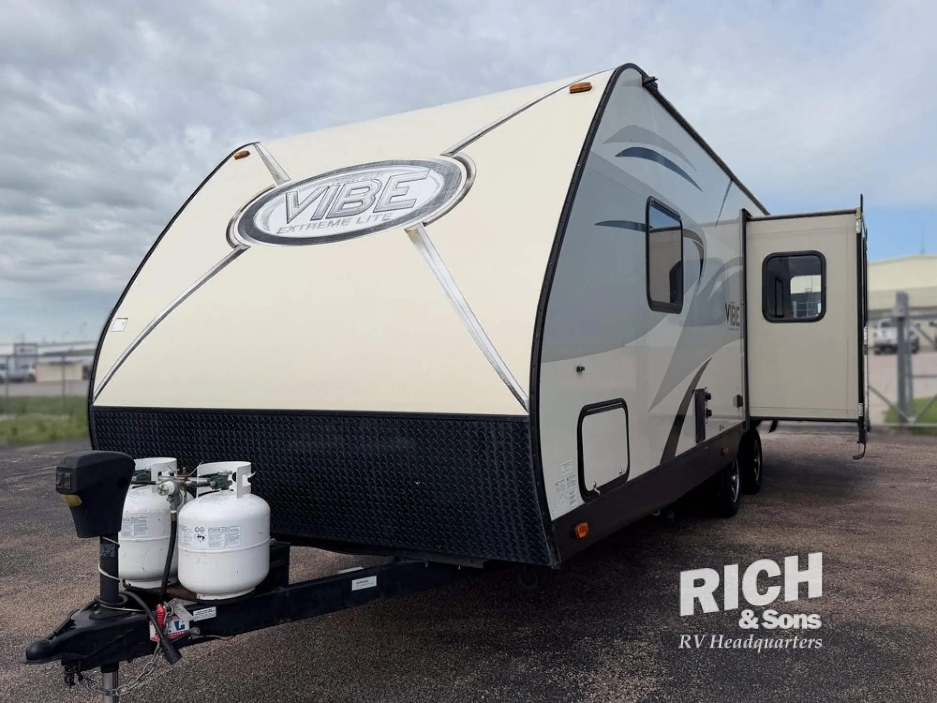 2017 Forest River Vibe Extreme Lite 224RLS dealer photo 2 from Rich & Sons Camper Sales