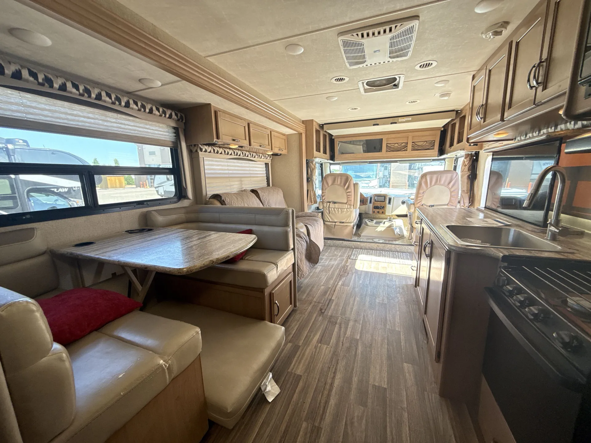 2018 Thor Motor Coach Ace 30.3 - Photo 4