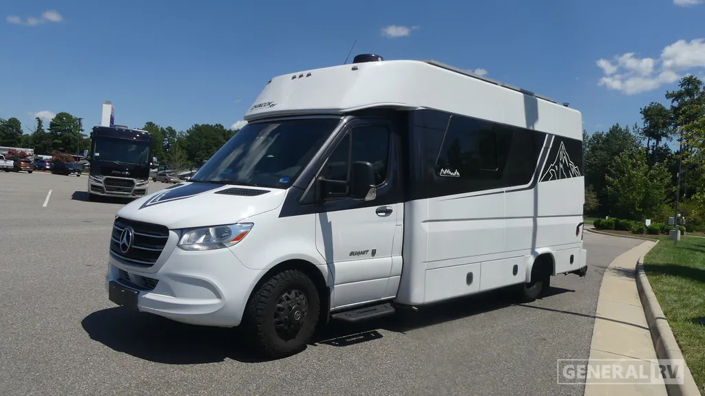 2025 Chinook RV Summit SS, Photos photo 5
