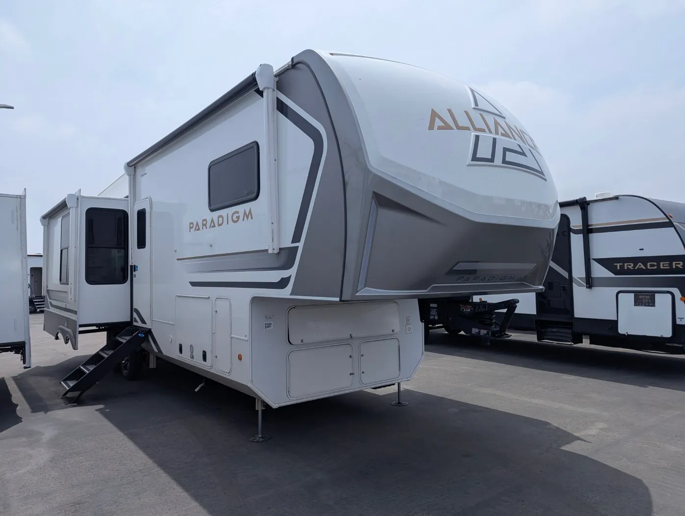 2026 Alliance RV Paradigm 312RK - Photo 2