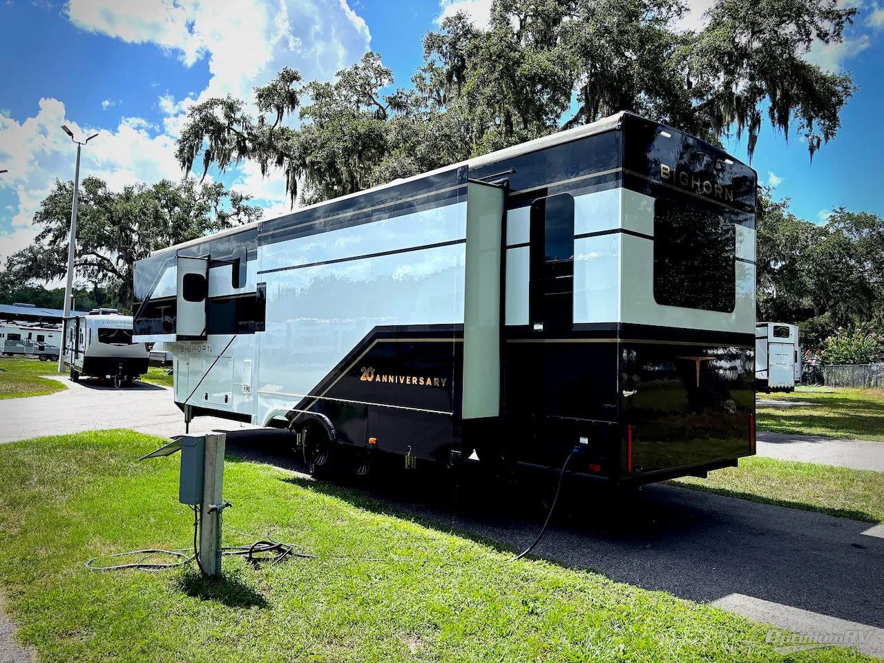 2025 Heartland Bighorn 331RL - Photo 4