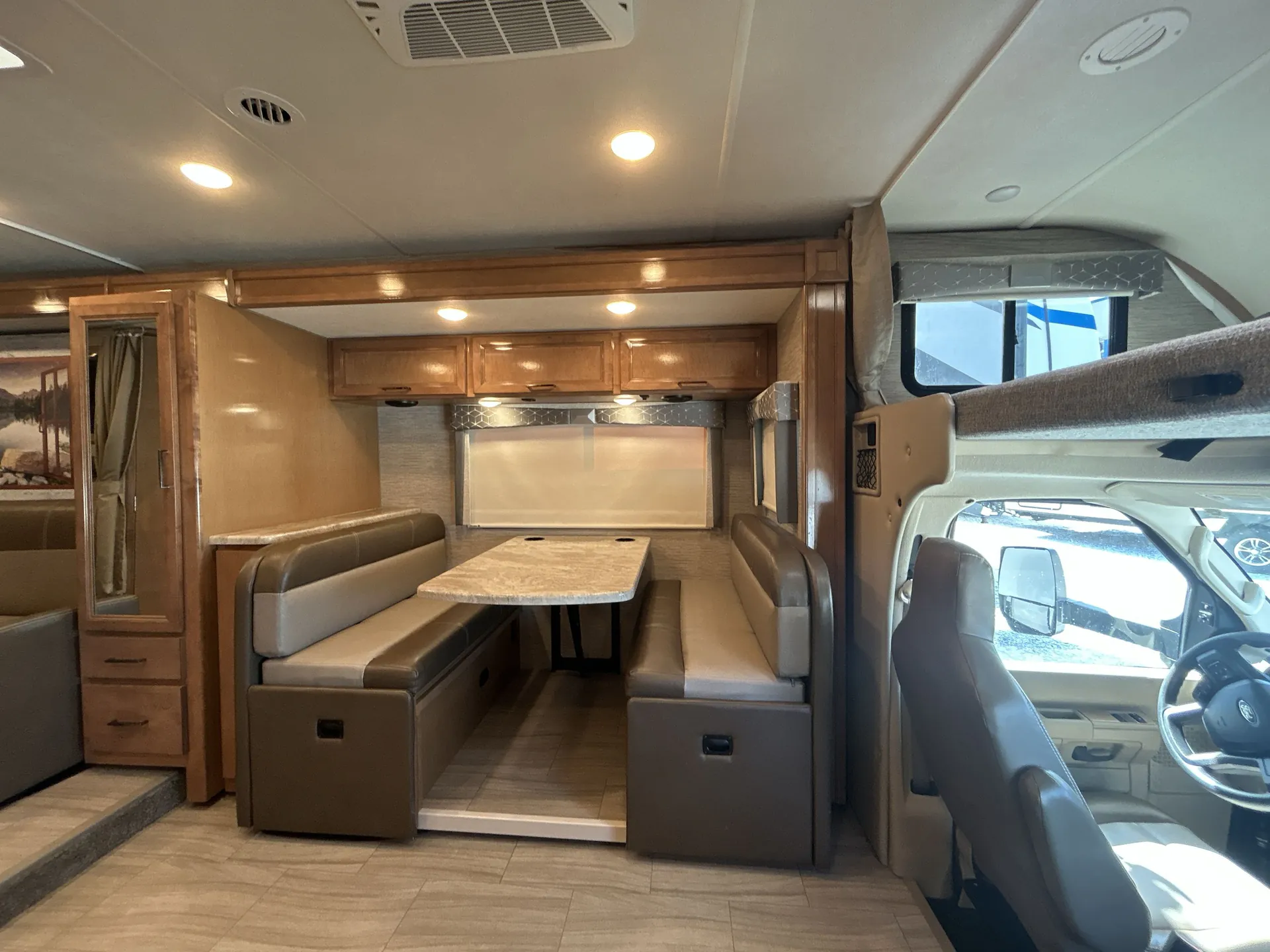 2021 Thor Motor Coach Quantum GS27 — campside