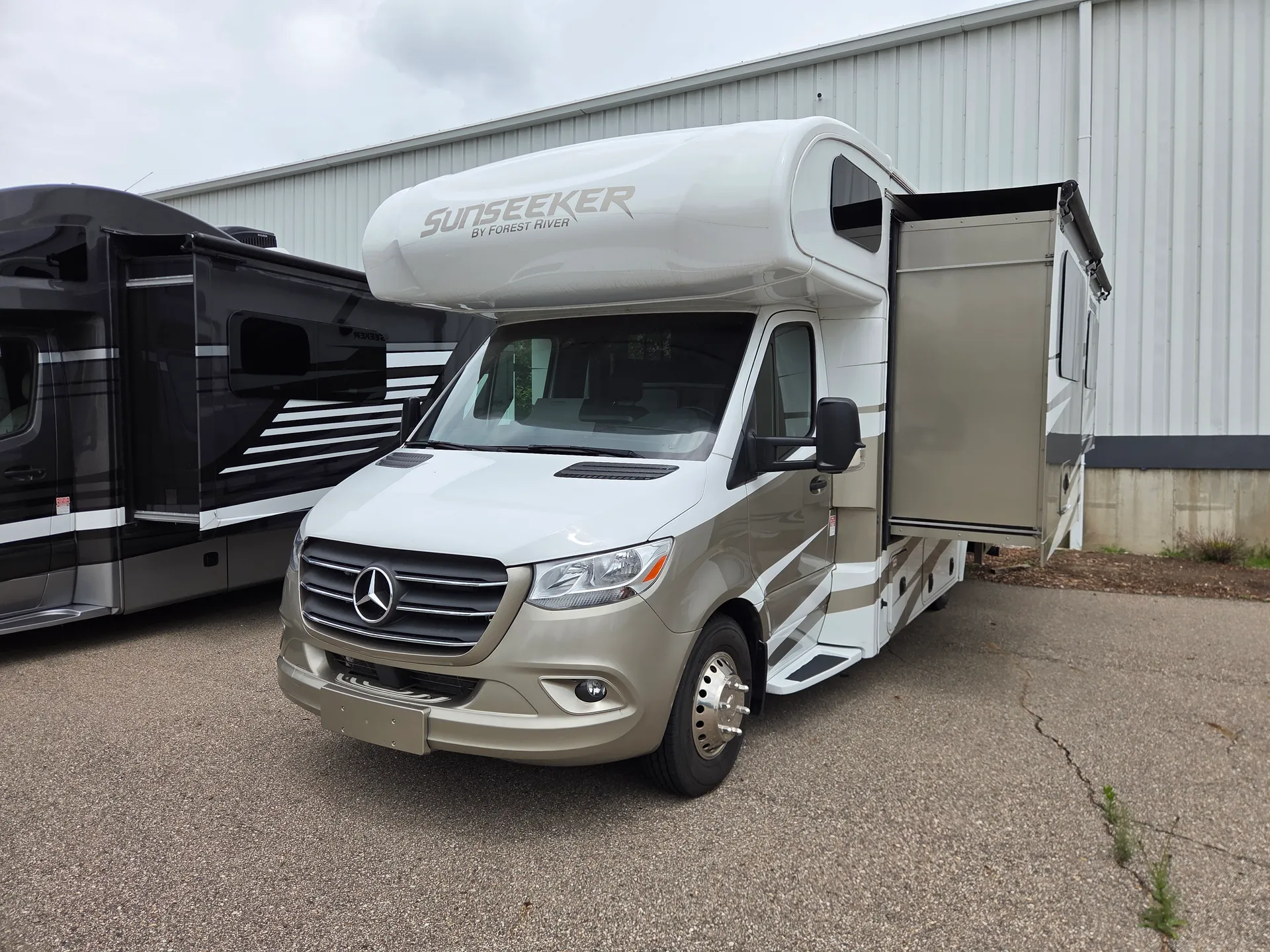 2025 Forest River Sunseeker MBS 2400BDS - Photo 4