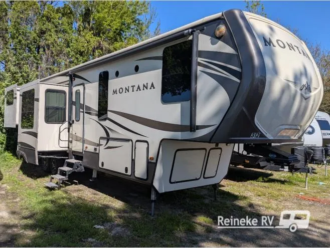 2016 Keystone Montana 3791RD - Photo 2
