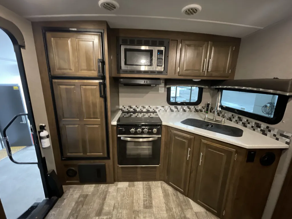 2021 Forest River Rockwood Ultra Lite 2614BS, Photos photo 11