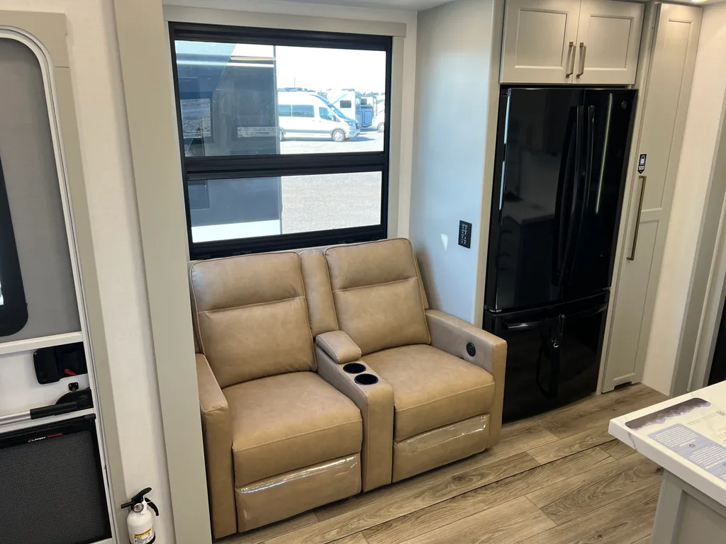 2026 Brinkley Model G 3520, Photos photo 5