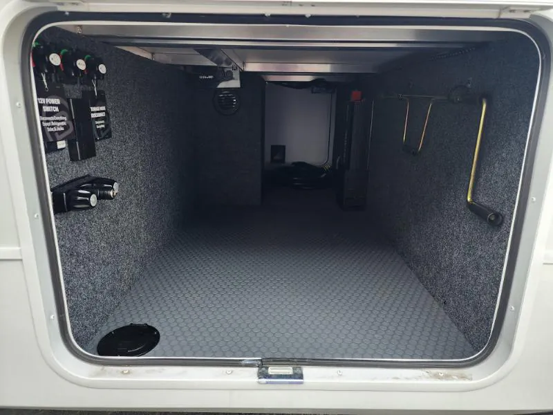 2026 Brinkley Model I 294, Photos photo 4