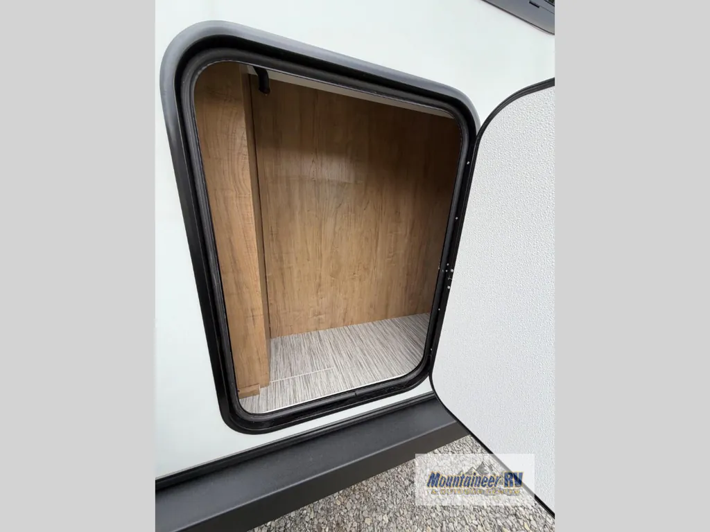2024 Coachmen Freedom Express Ultra Lite 274RKS, Photos photo 9