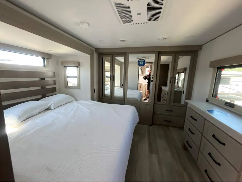 2026 Grand Design Momentum M-Class 414M, Photos photo 24