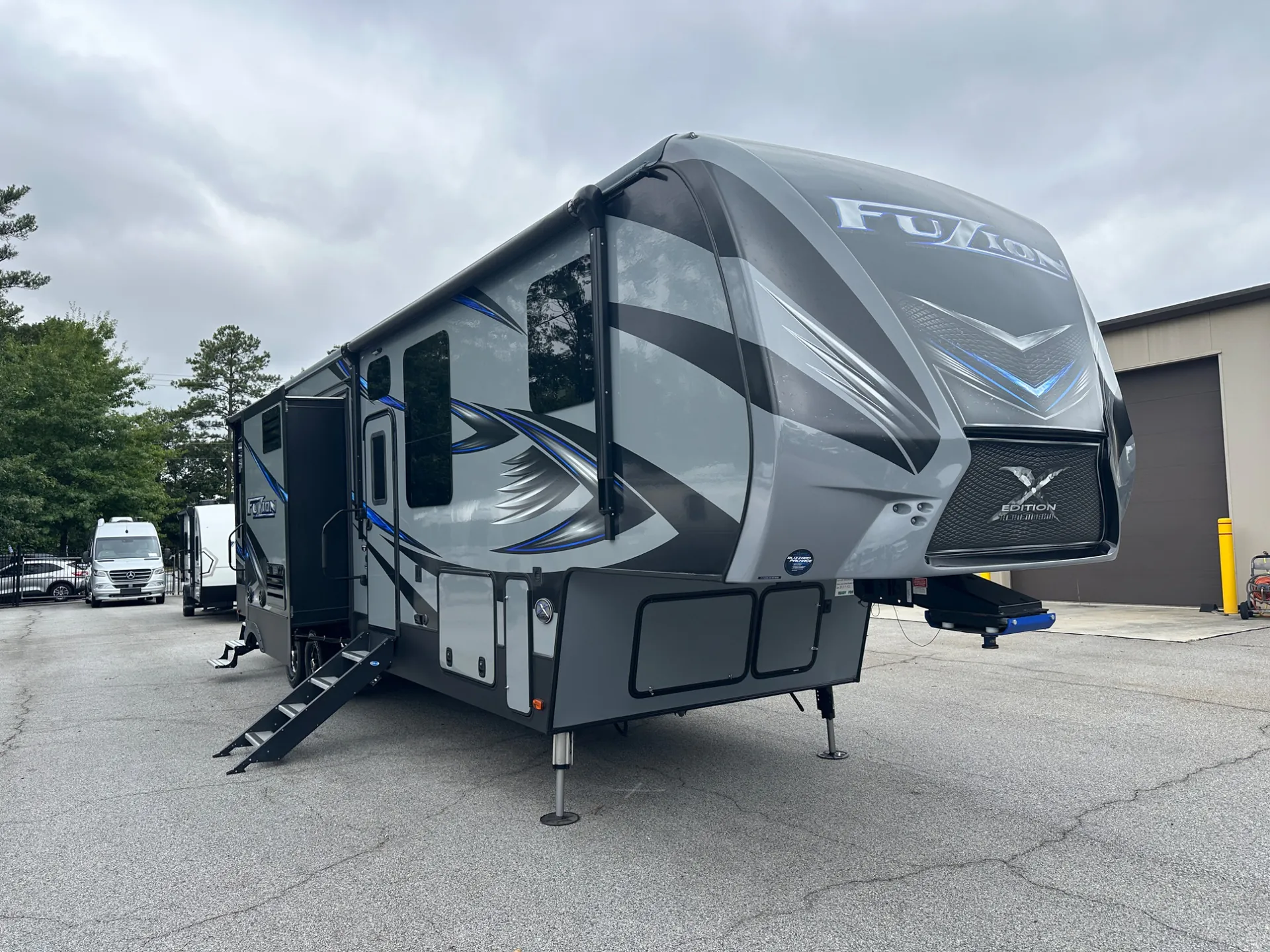 2017 Keystone Fuzion 345 — Photo 1