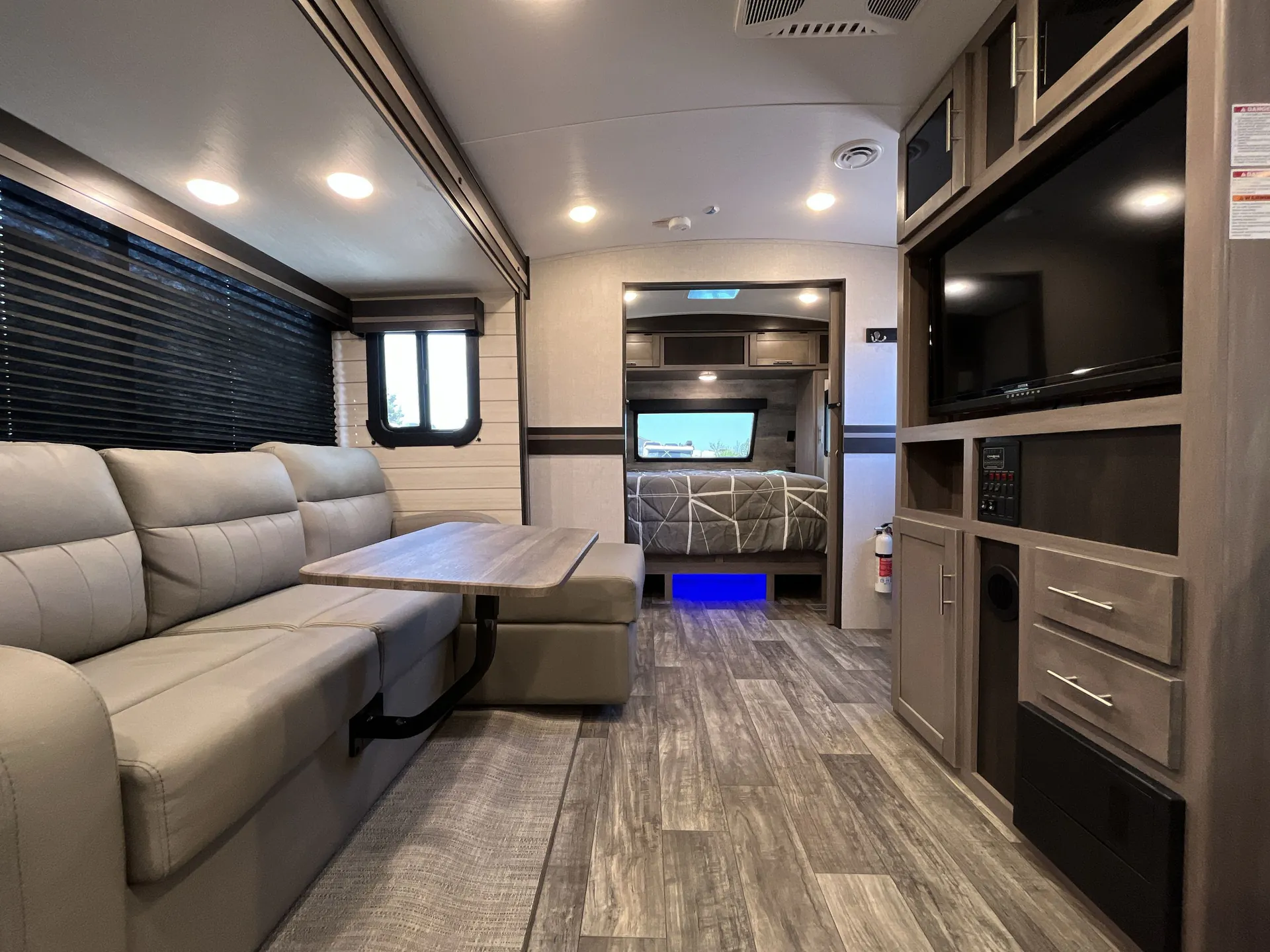 2022 CrossRoads Sunset Trail Super Lite 222RB dealer photo 3 from Camping World
