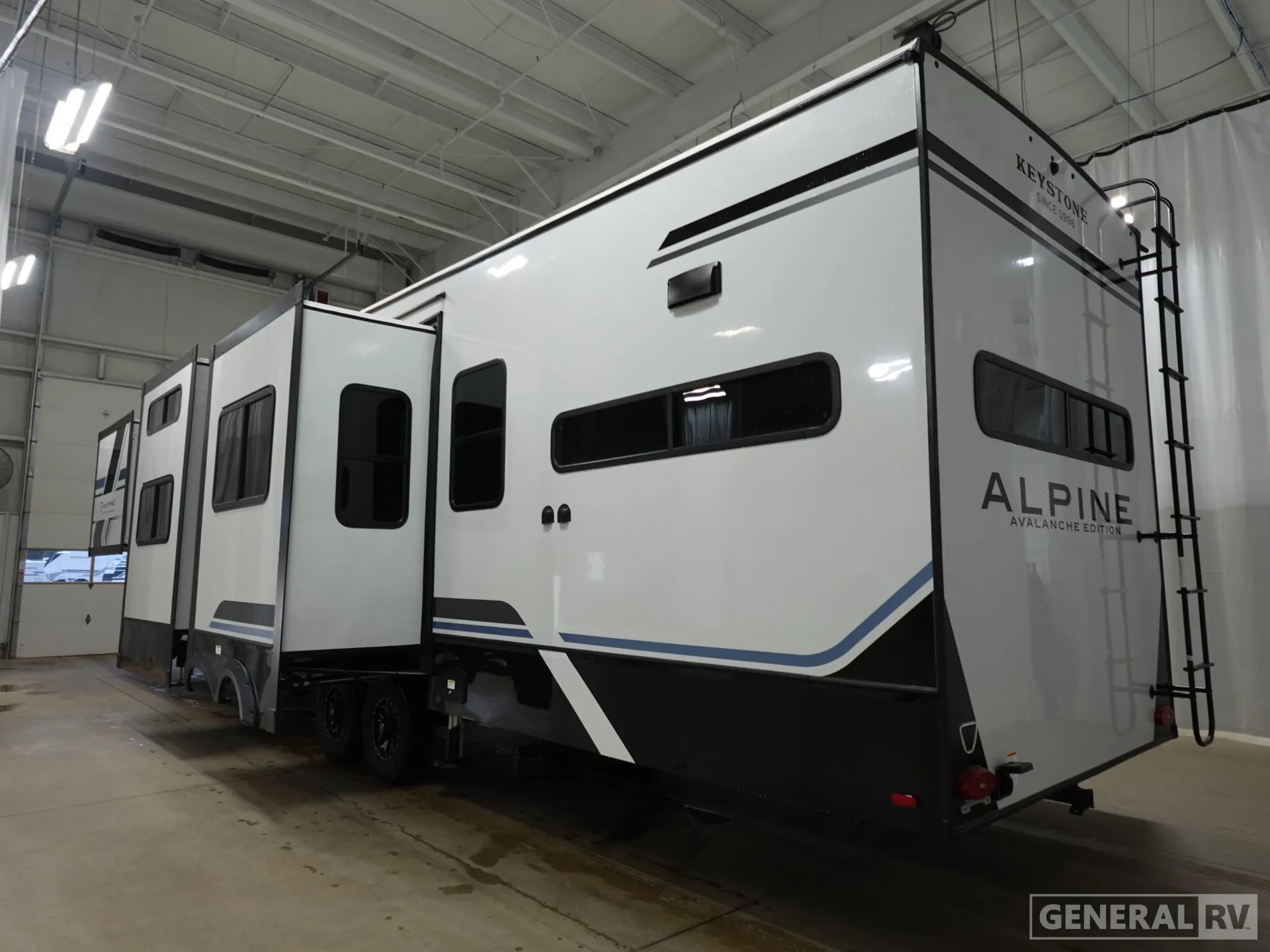 2026 Keystone Alpine Avalanche Edition 379MB - Photo 4