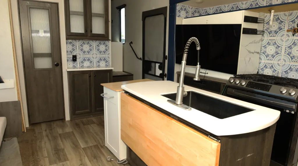 2021 Forest River Cardinal Limited 383BHLE — Photo 5
