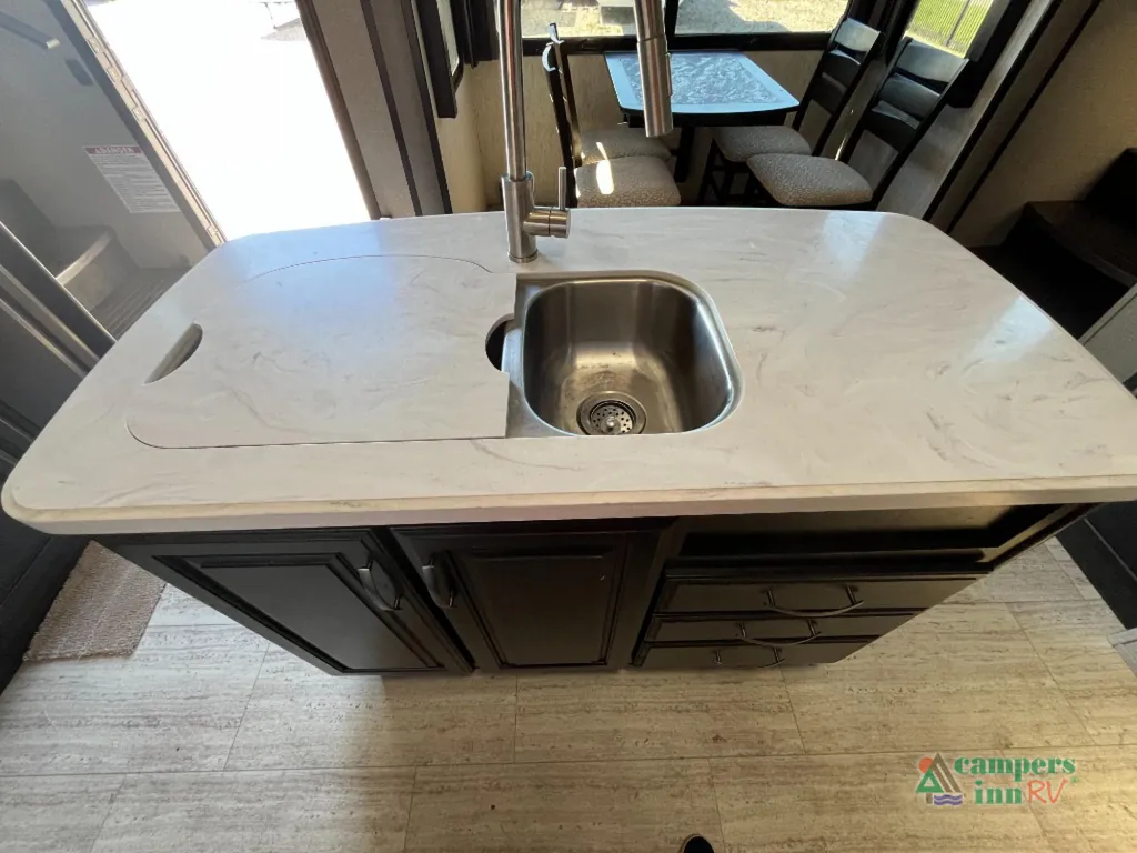 2018 Grand Design Momentum 376TH, Photos photo 25