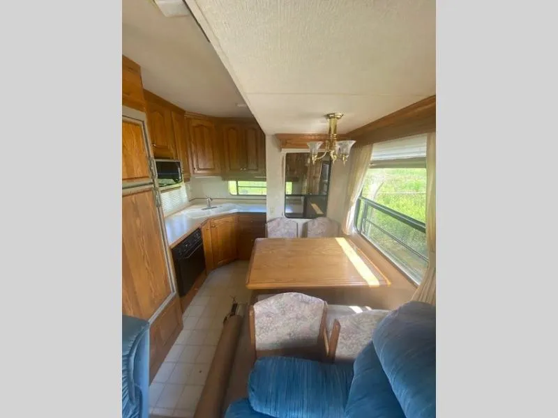 2001 Forest River RV TRAVEL SUPREME 33RLSO - Photo 2