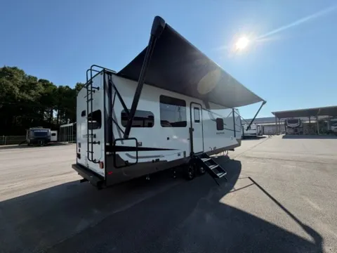 2027 Forest River Rockwood Ultra Lite 2711RK — Photo 6
