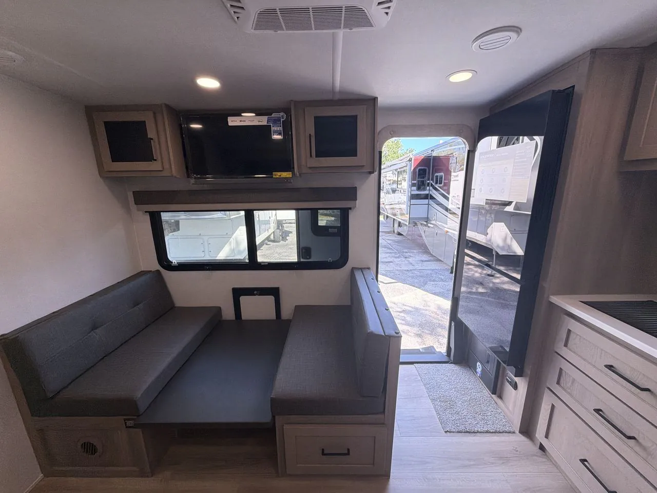 2026 Forest River Rockwood Mini Lite 2515S - Photo 4