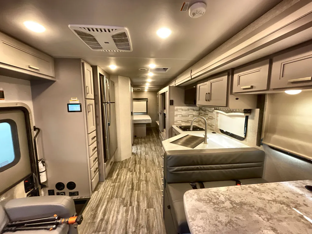 2024 Thor Motor Coach Magnitude RS36, Photos photo 2