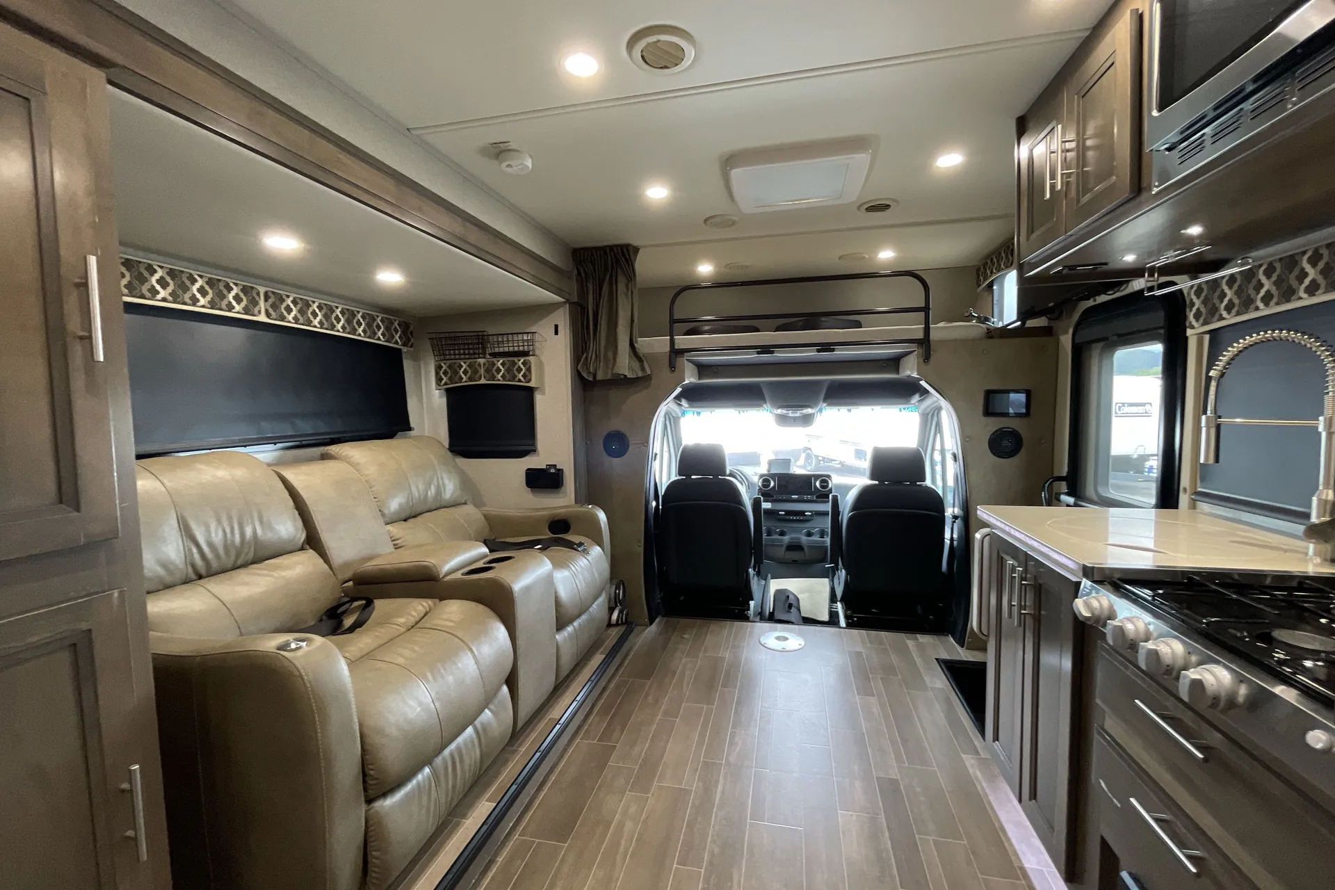 2020 dynamax Isata 3 24FW — living area main