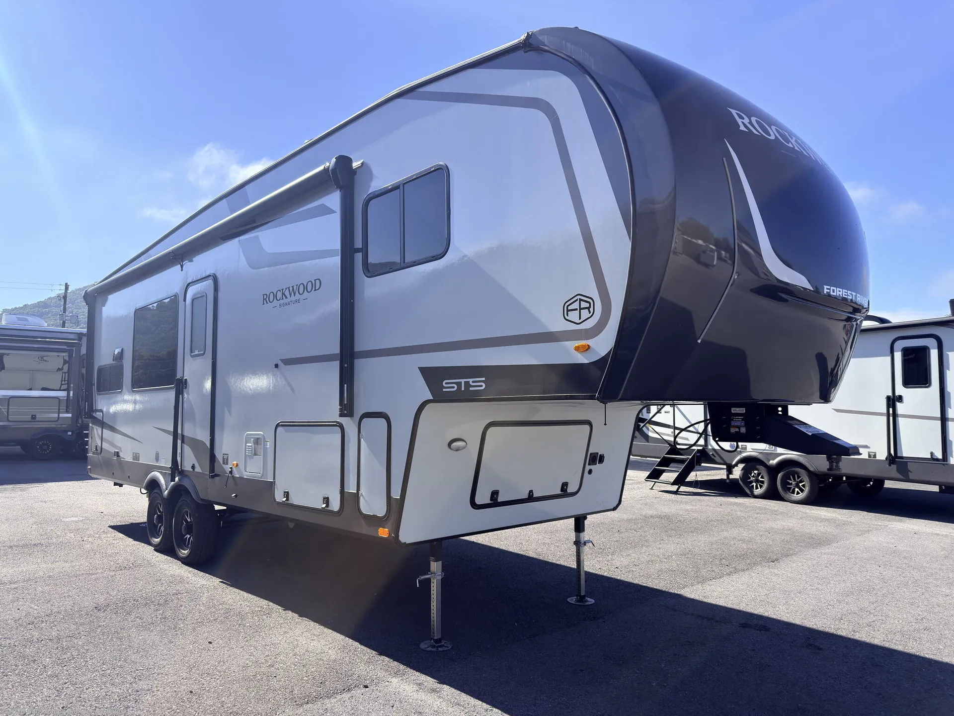 2027 Forest River Rockwood Signature 301SRK