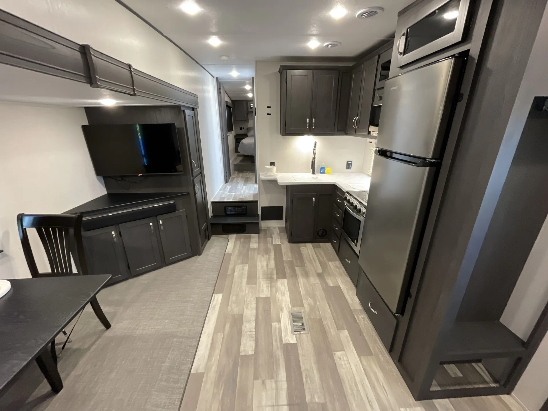 2024 Shasta Phoenix Lite 254RLS — driver seat