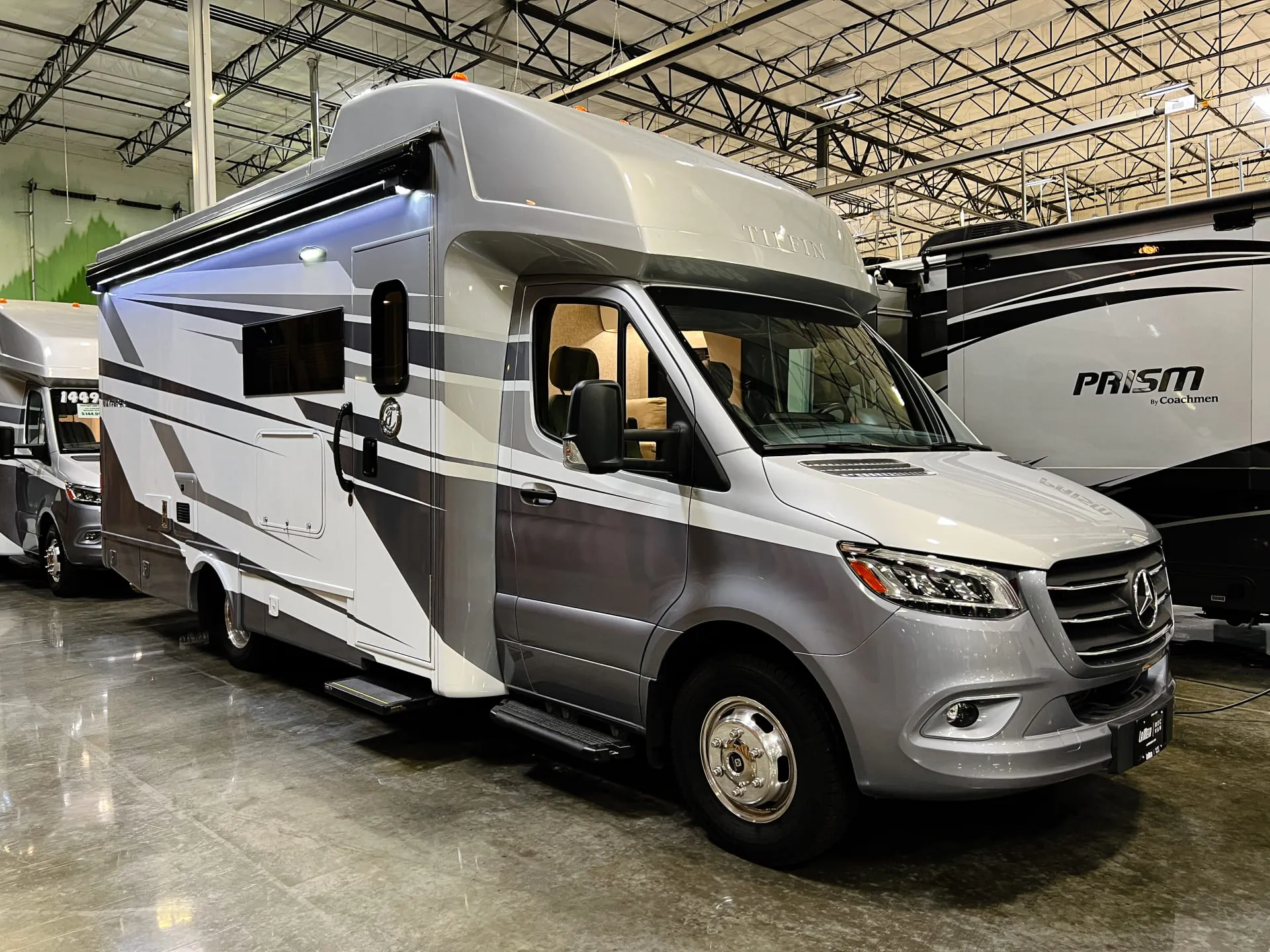 2025 Tiffin Wayfarer 25 XRW dealer photo 1 from La Mesa RV Center