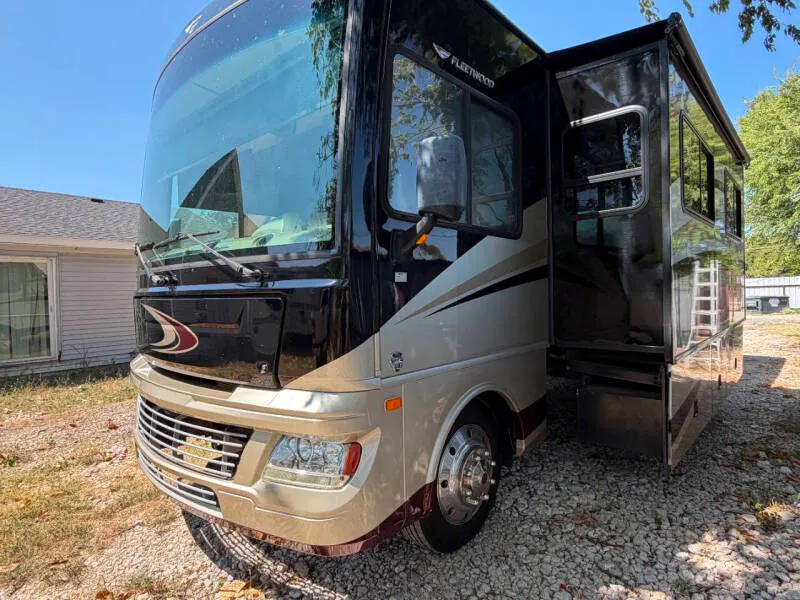 2014 Fleetwood Bounder 36E - Photo 4