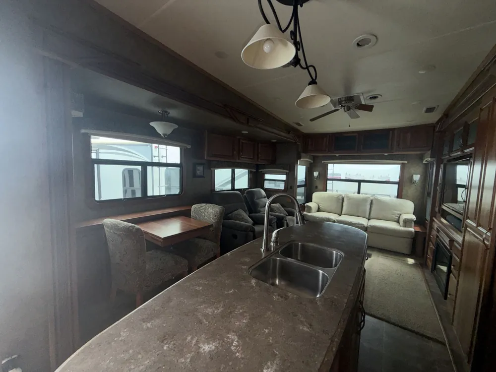 2015 CrossRoads Redwood 38GK — living area main
