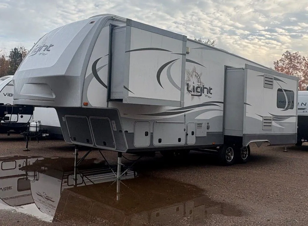 2013 Highland Ridge Open Range Light LF318RLS - Photo 3
