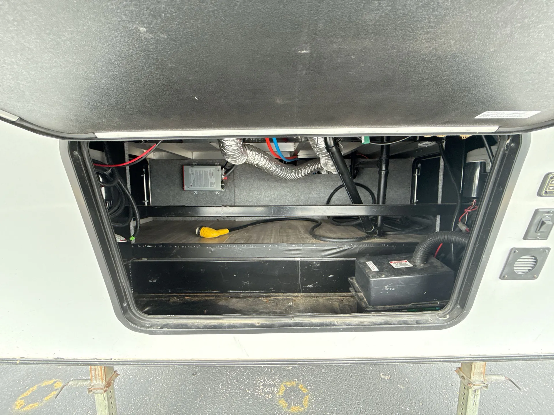 2018 Forest River Cherokee Arctic Wolf 255DRL4 — living area main