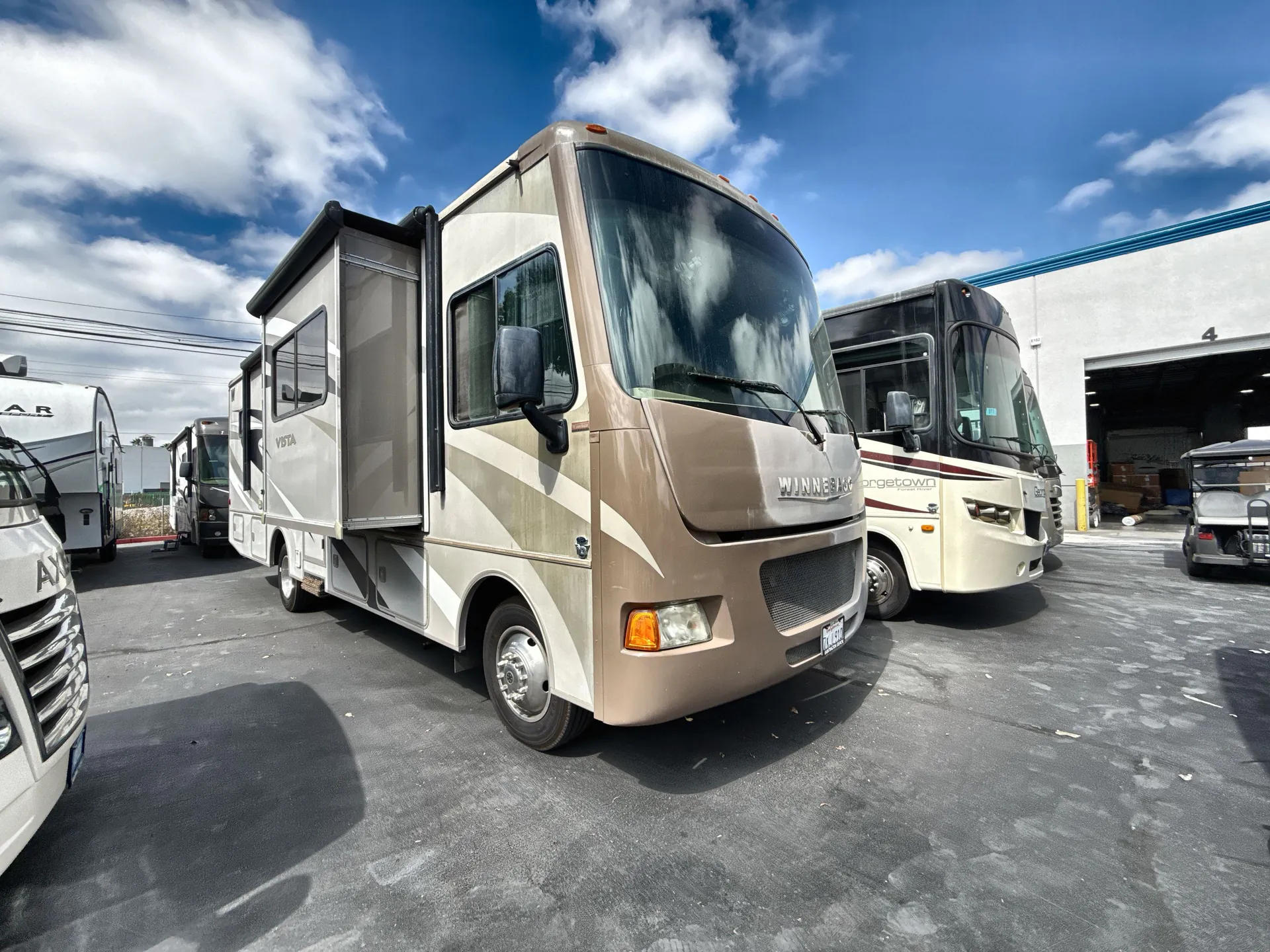 2014 Winnebago Vista 30T - Photo 2