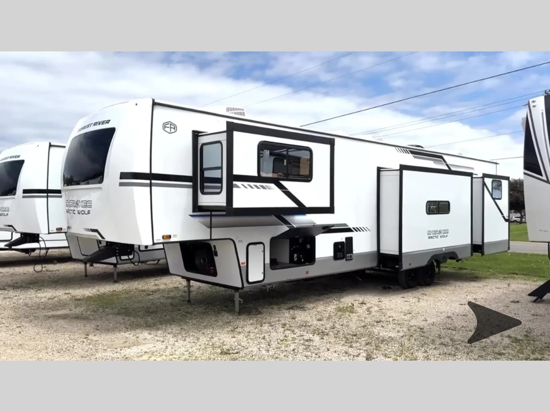 2026 Forest River Cherokee Arctic Wolf 3850SUITE - Photo 4