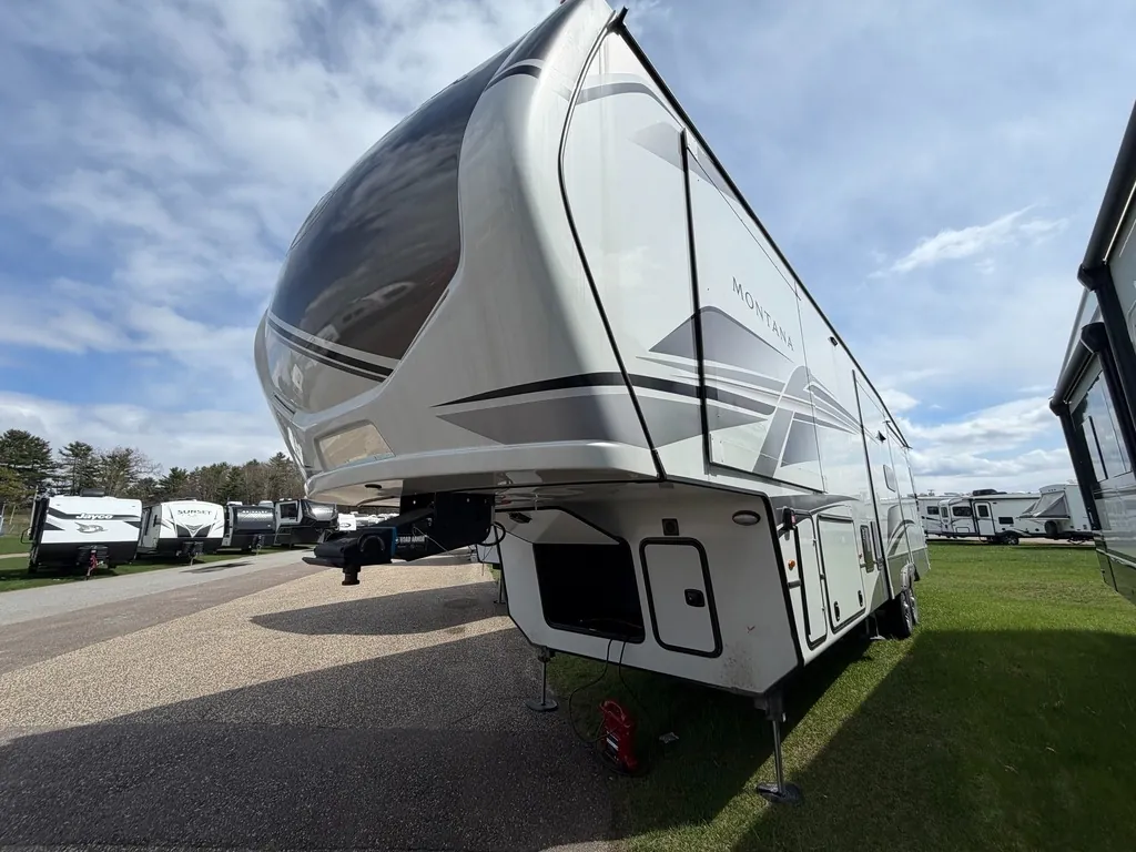 2025 Keystone Montana 3623EB - Photo 3