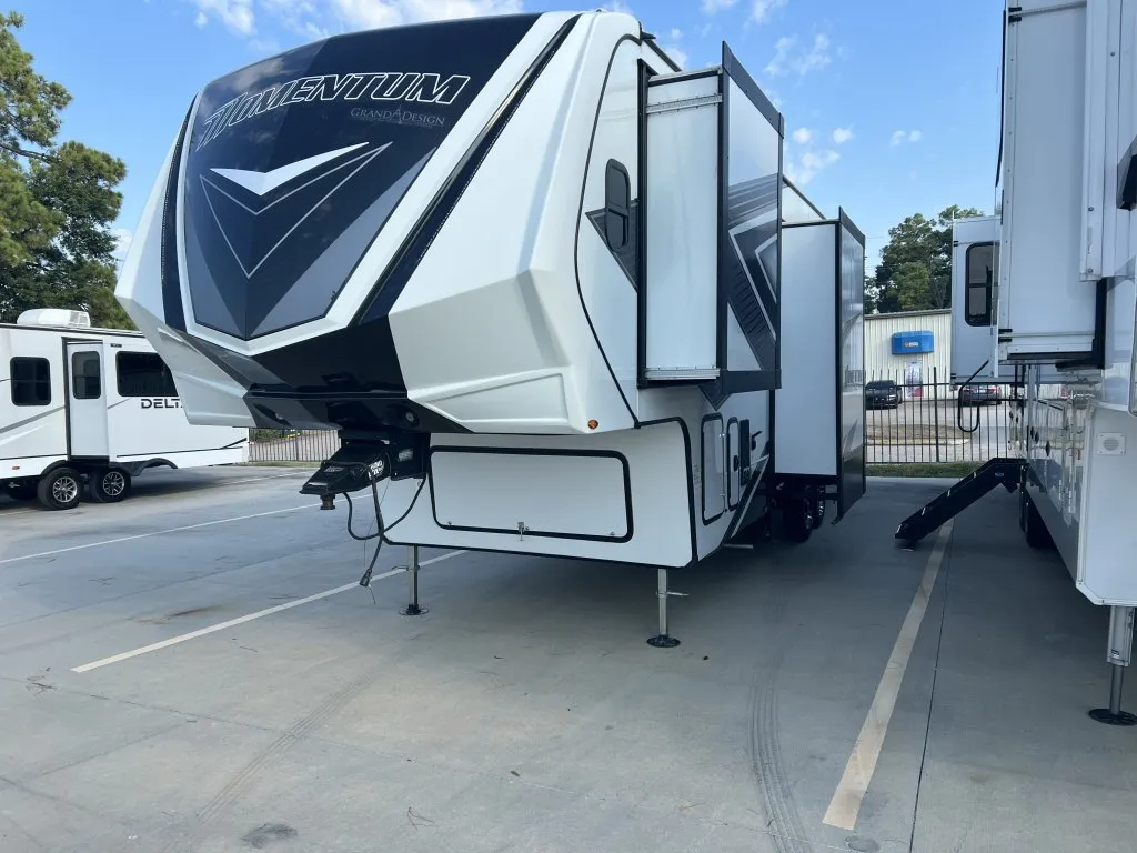 2023 Grand Design MOMENTUM G- CLASS Toy Hauler - Photo 4