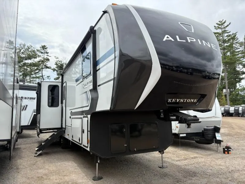 2026 Keystone Alpine Avalanche Edition 321RL - Photo 2