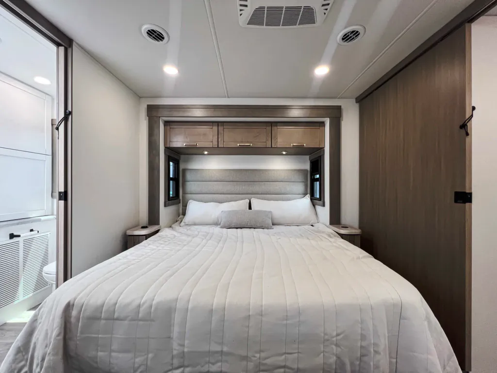 2027 Entegra Coach Vision XL 36C, Photos photo 20