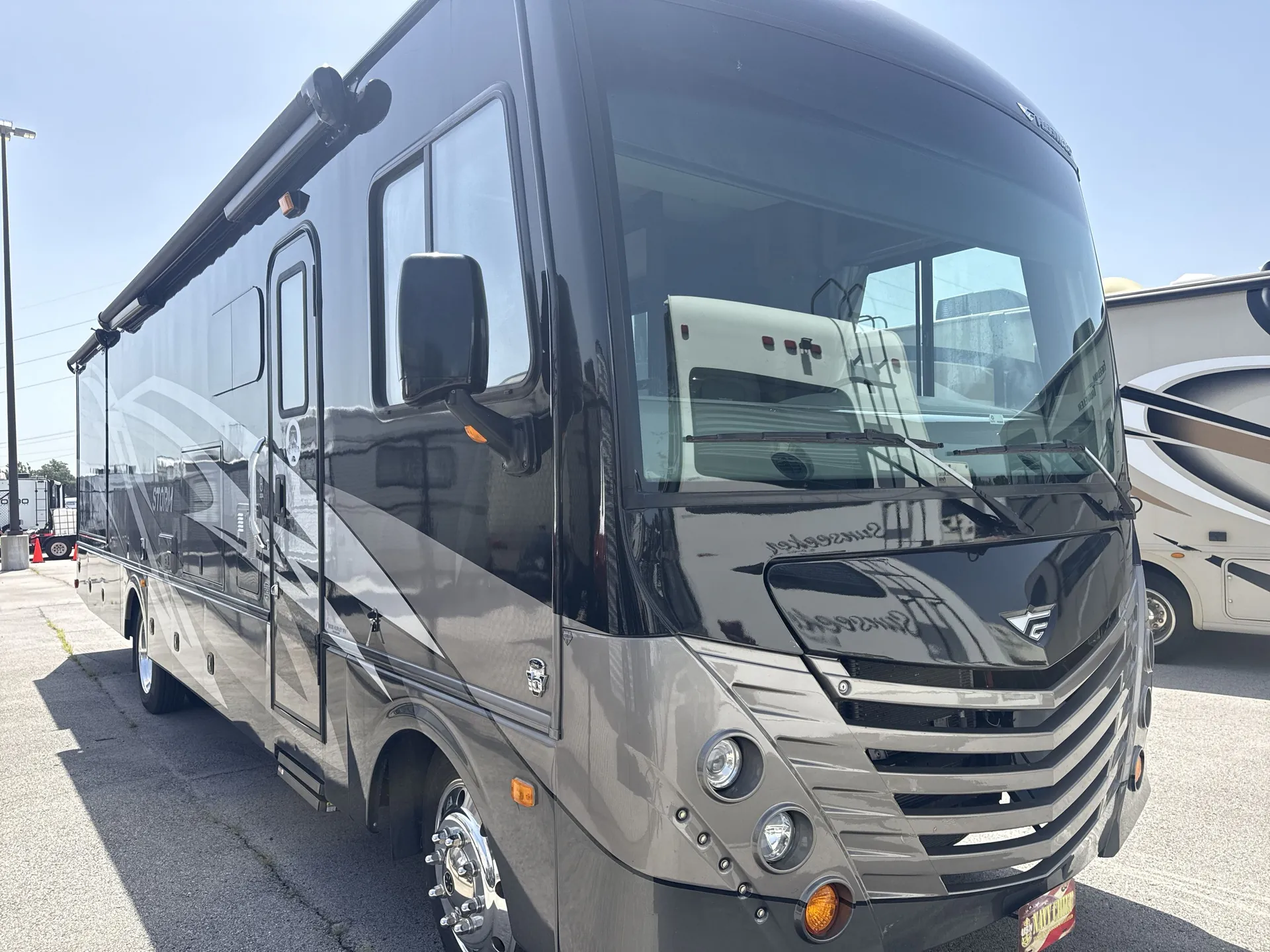 2018 Fleetwood Storm 32A - Photo 2