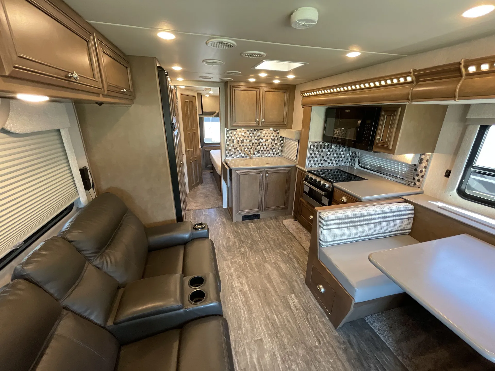 2021 Newmar Bay Star Sport 2813 — living area main