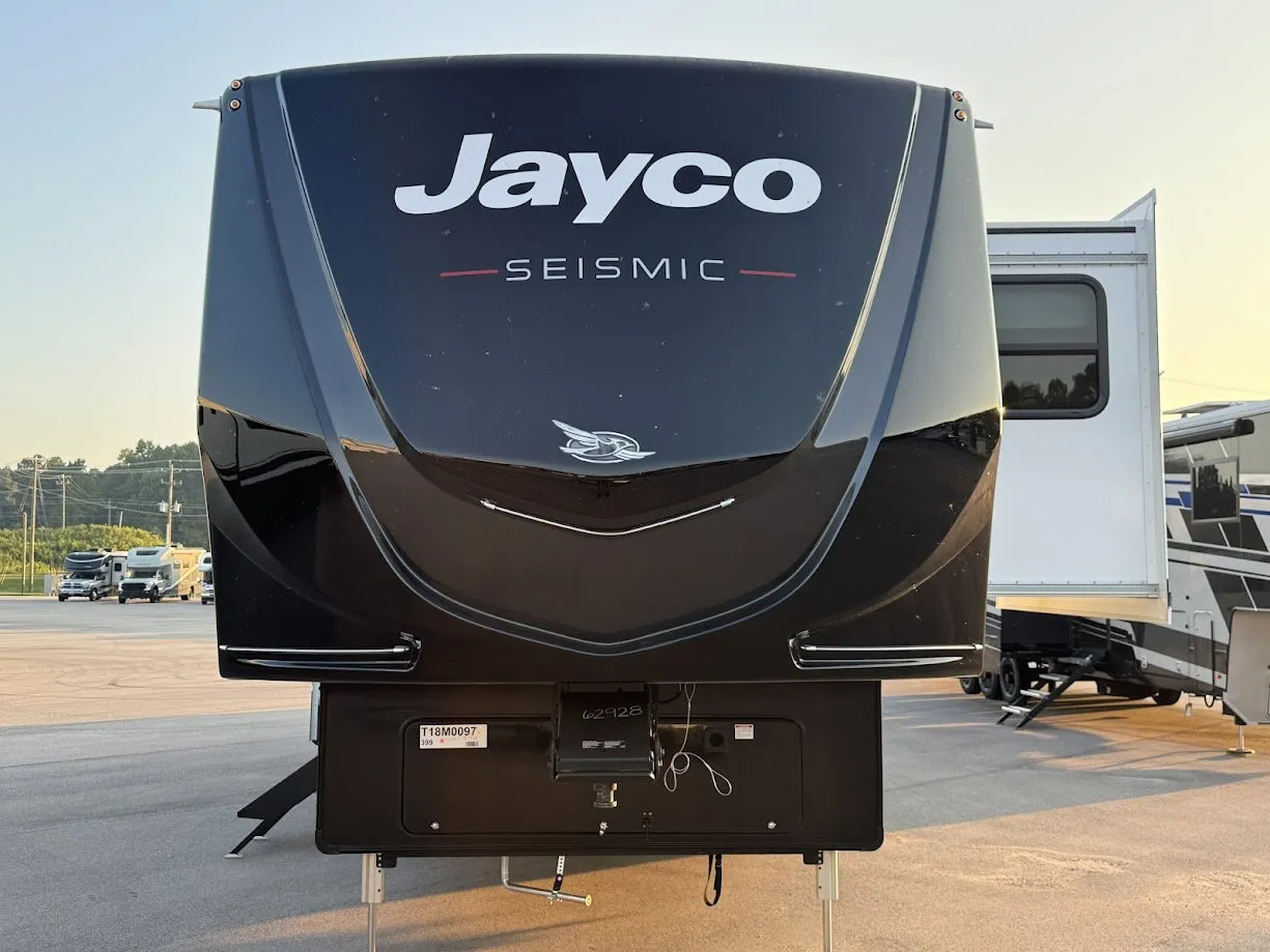 2026 Jayco Seismic 399 - Photo 3