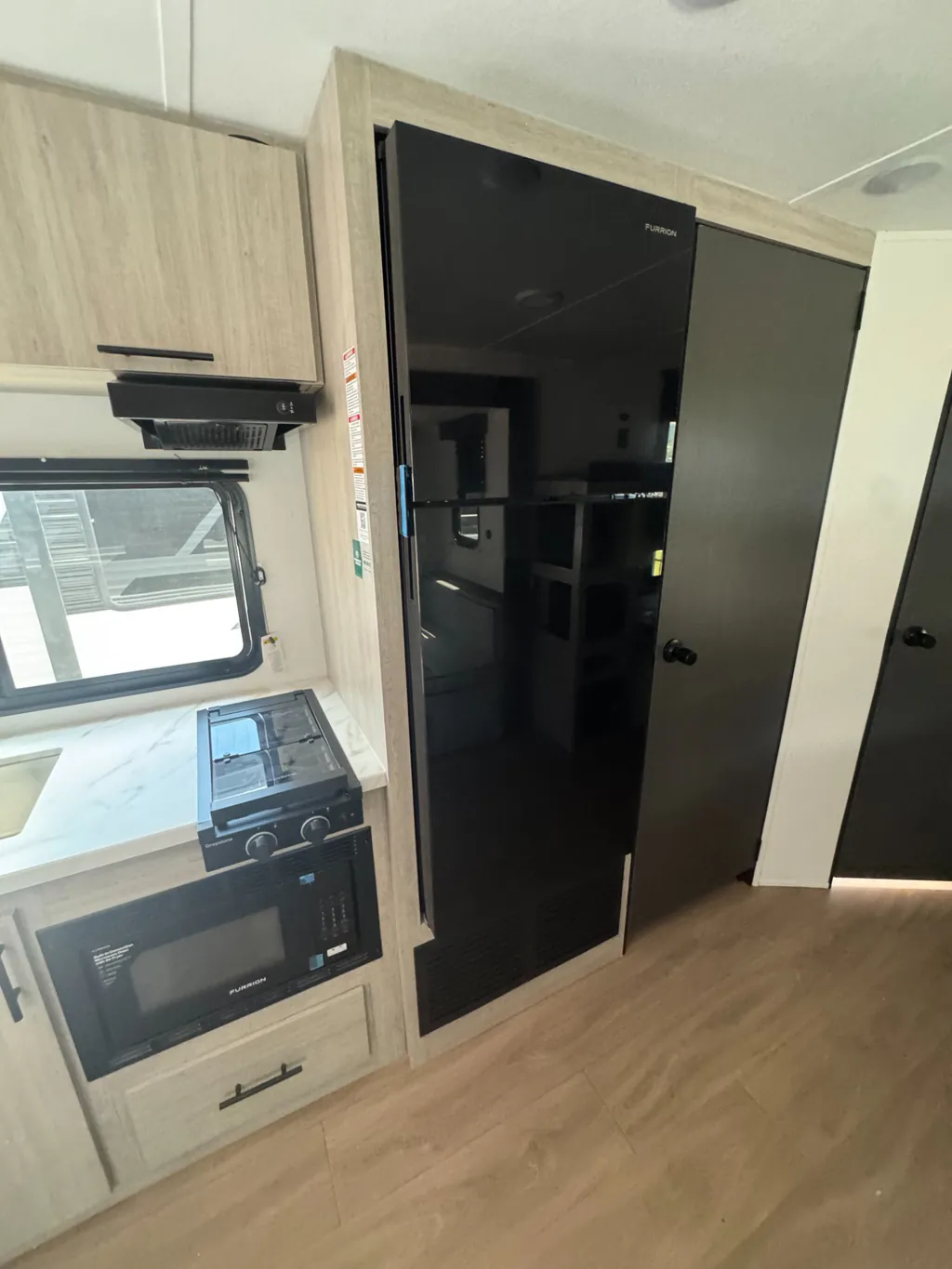 2027 East to West Della Terra 280BH, Photos photo 14