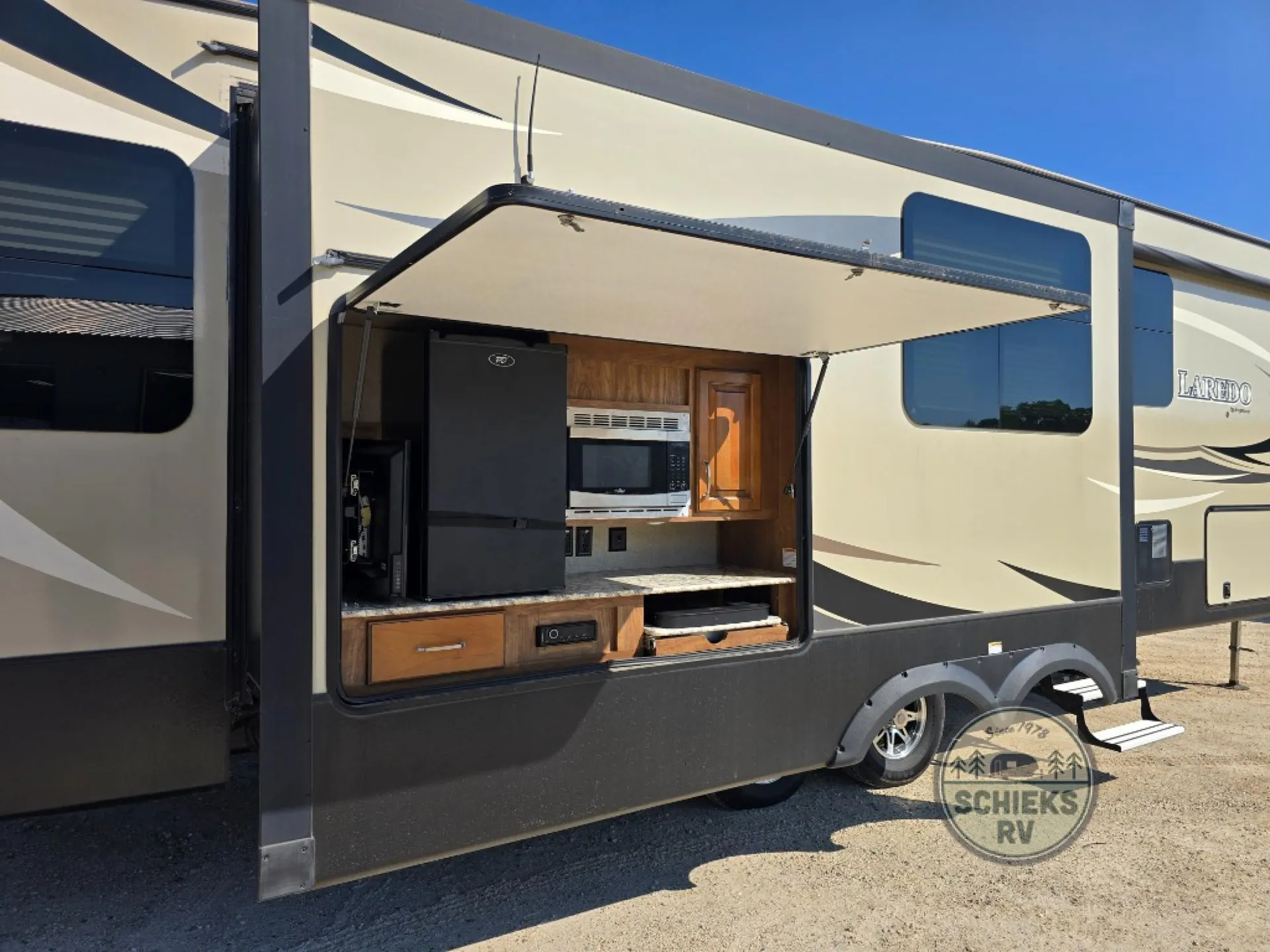 2018 Keystone Laredo 325RL - Photo 4