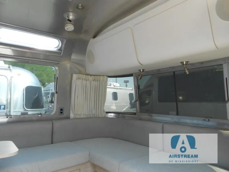 2023 Airstream Globetrotter 30RB - Photo 3