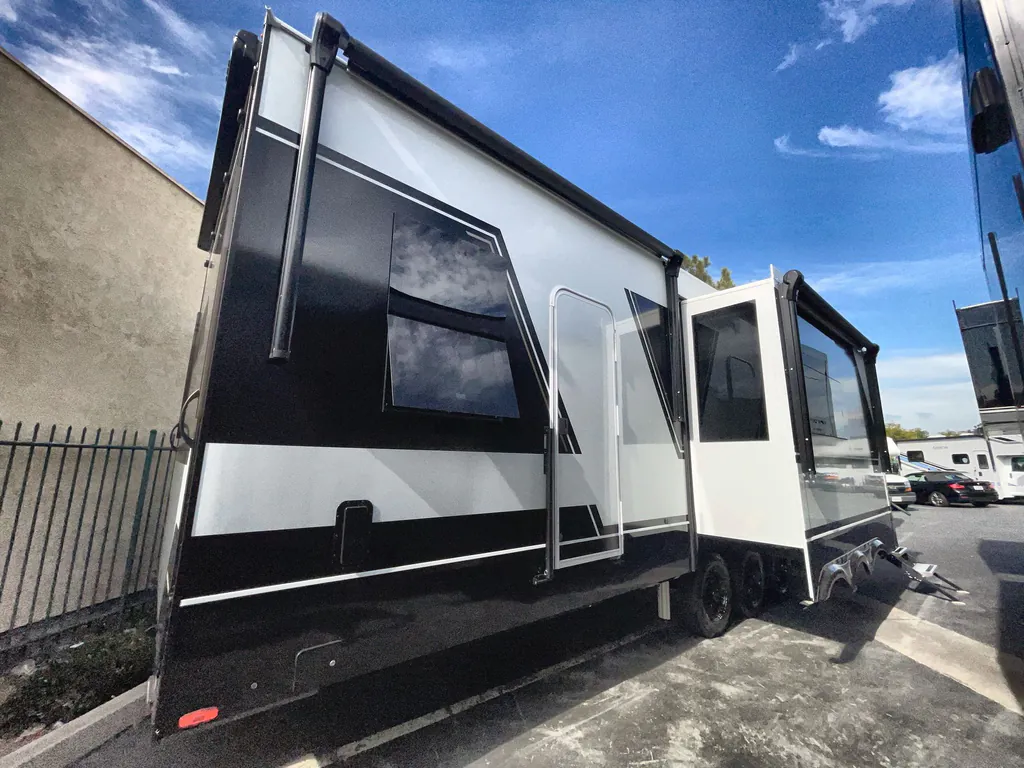2026 Brinkley Model G 4150, Photos photo 10