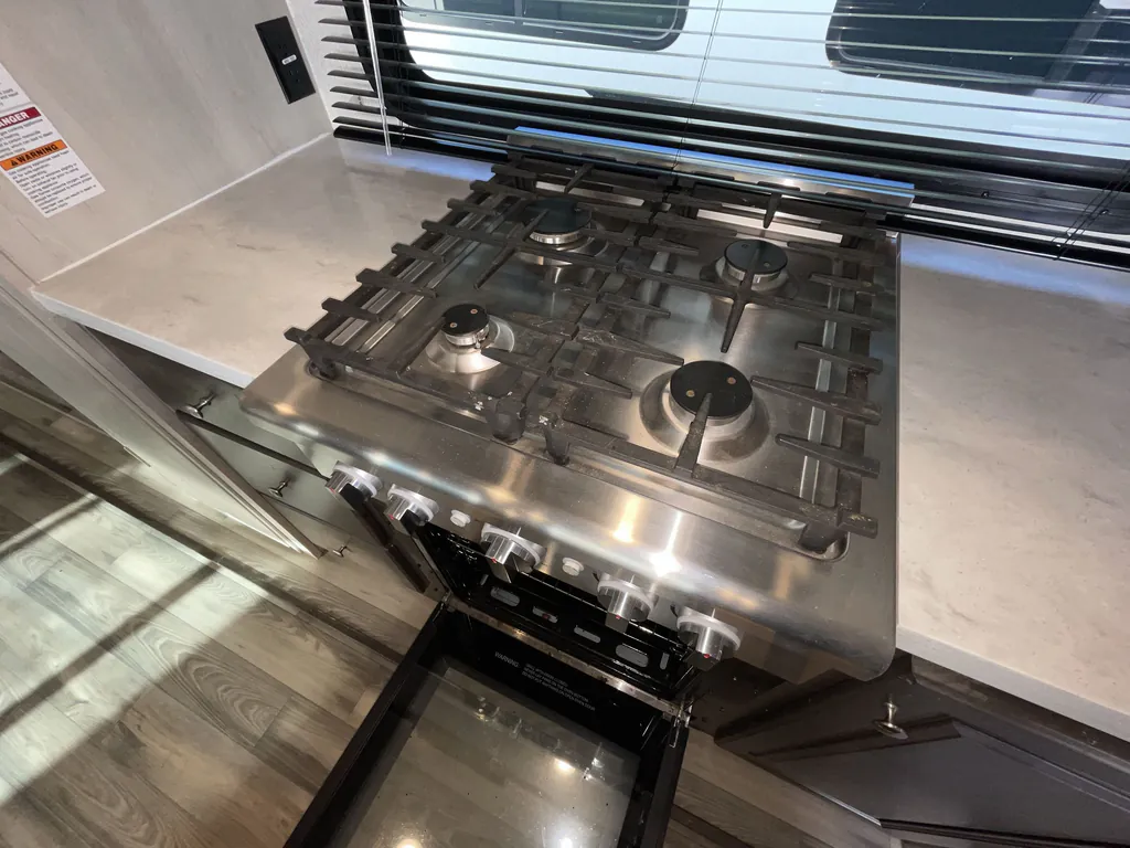 2022 Forest River Cardinal Luxury 380RLX, Photos photo 11