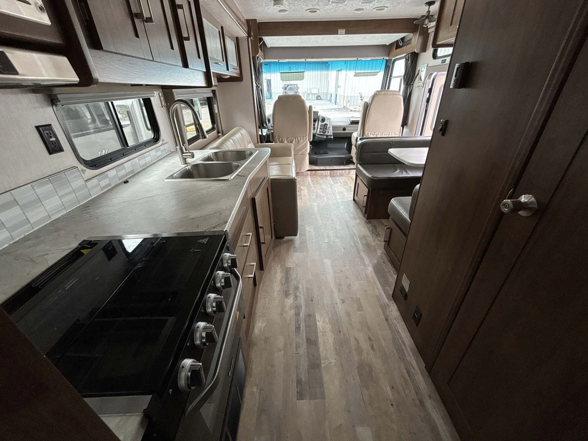 2021 Coachmen Pursuit 29SS — living area main