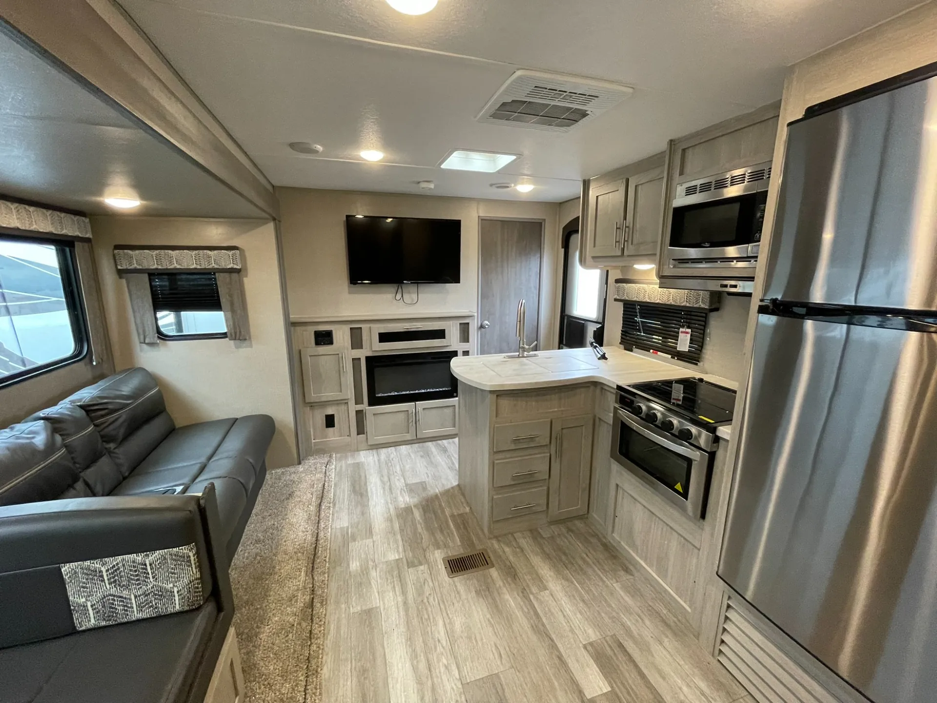 2022 Coachmen Catalina Legacy Edition 343BHTS - Photo 3