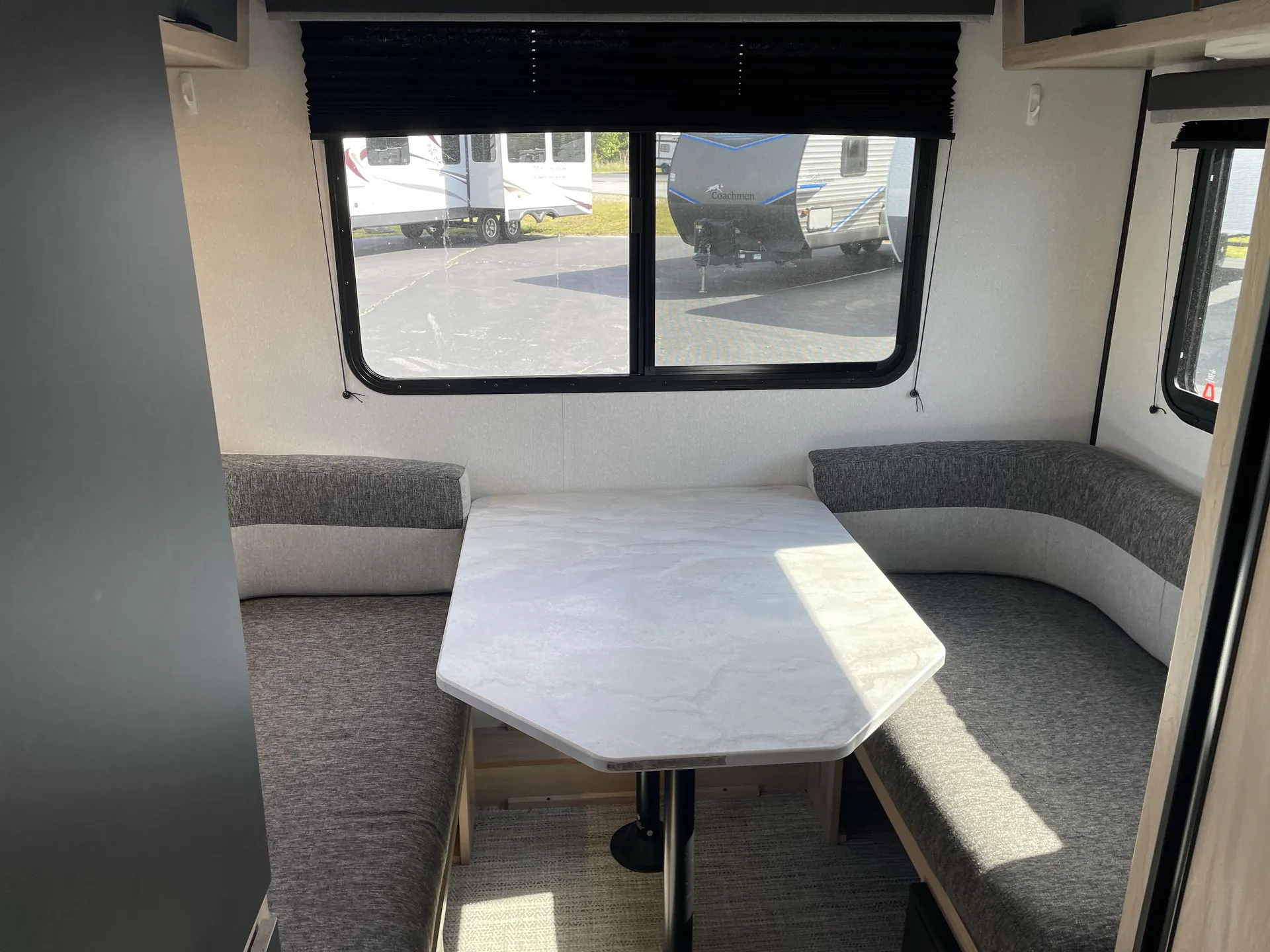 2021 Cruiser RV Hitch 16RD - Photo 3